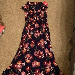 Floral maternity dress NWT